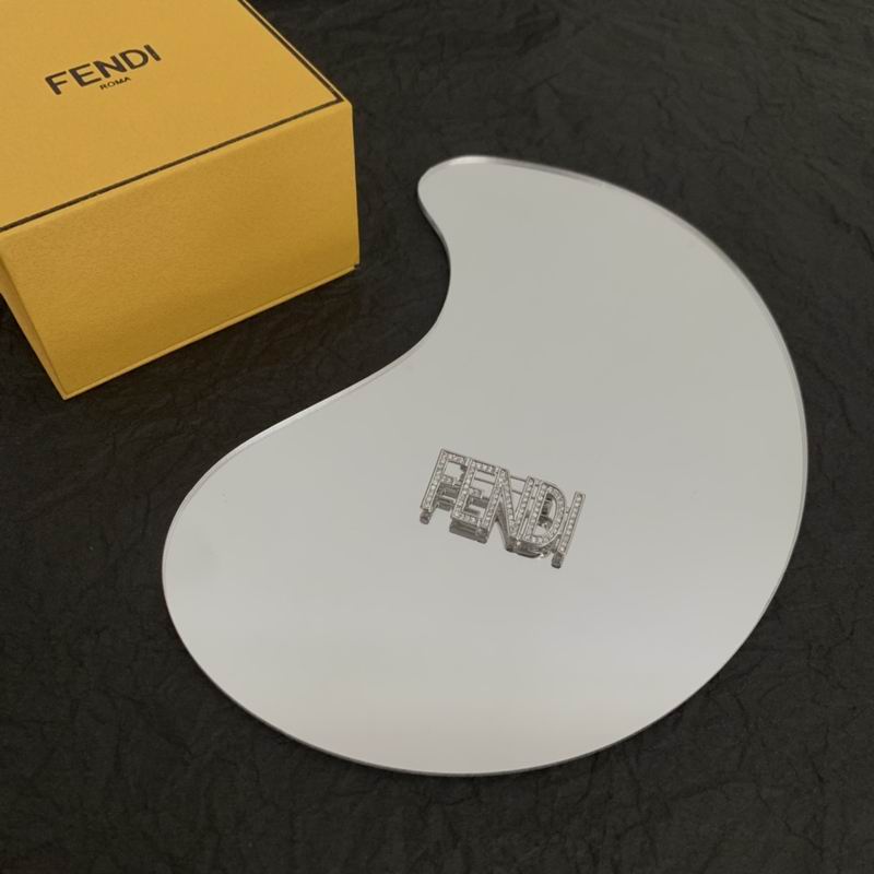 Fendi brooch 05lyx7